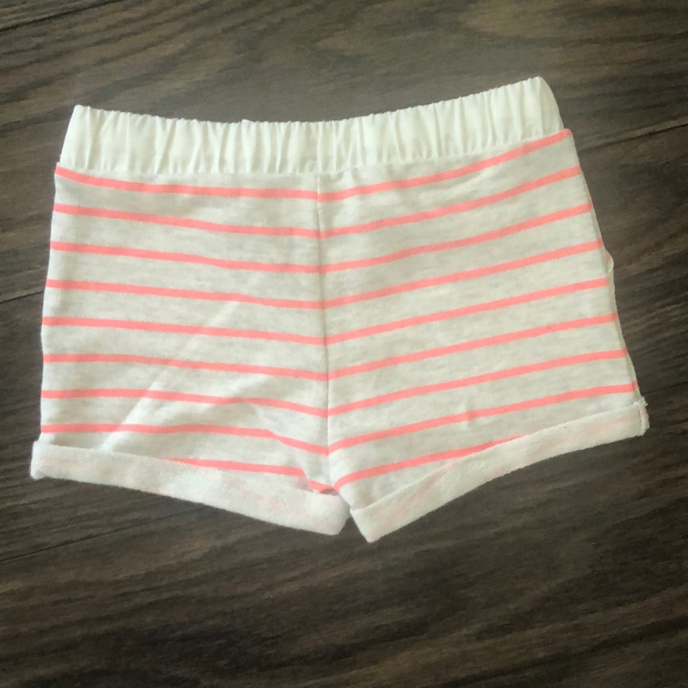Oshkosh girls shorts 9-12 months - Picture 2 of 2